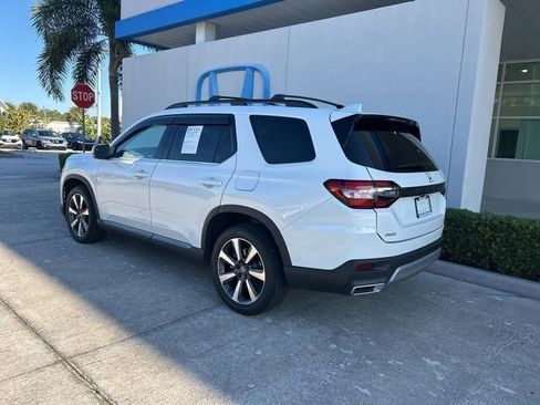 Used 2023 Honda Pilot Touring image 6