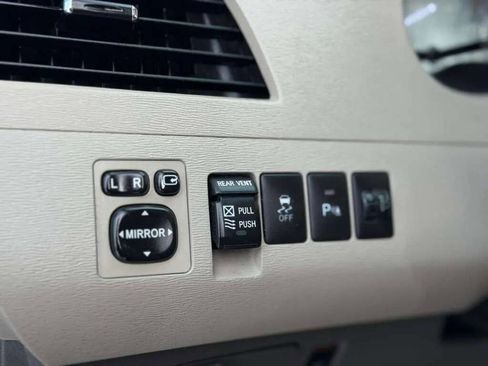 Used 2012 Toyota Sienna Limited image 14