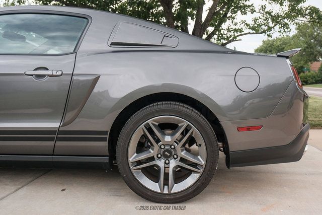 Used 2010 Ford Mustang Shelby GT500 RWD image 5