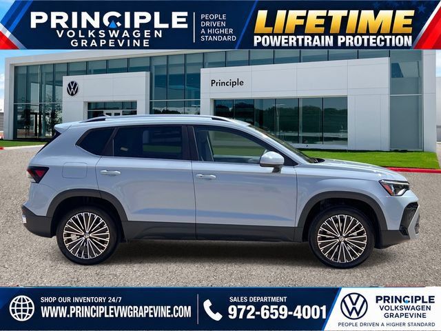 New 2027 Volkswagen Taos SE FWD image 3