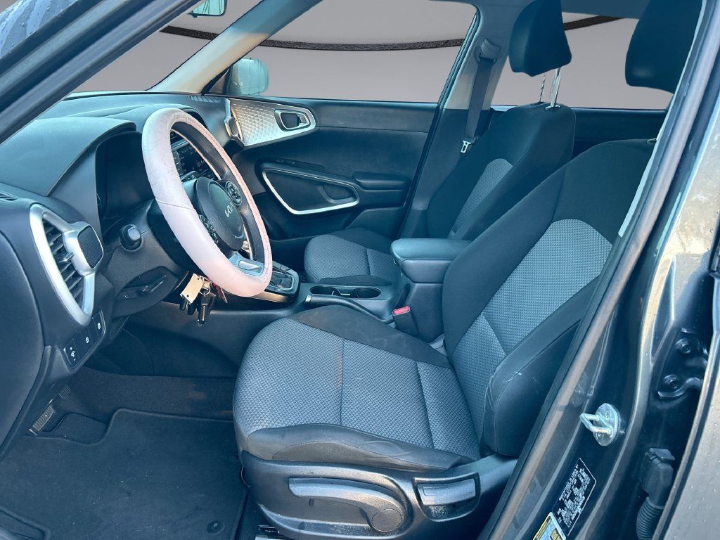 Used 2022 Kia Soul LX FWD image 11