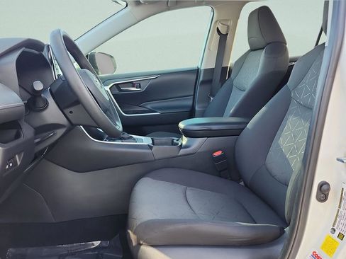 Used 2021 Toyota RAV4 XLE FWD image 19