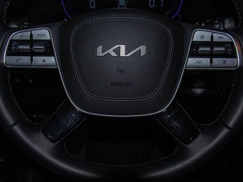 Used 2025 Kia Telluride LX FWD image 12