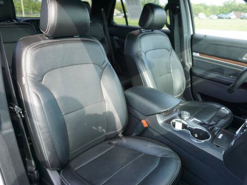 Used 2017 Ford Explorer Limited w/ Equipment Group 301A AWD/4WD image 27