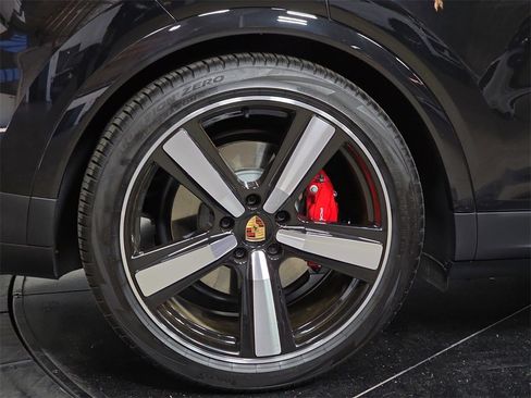 Certified 2025 Porsche Cayenne S image 29