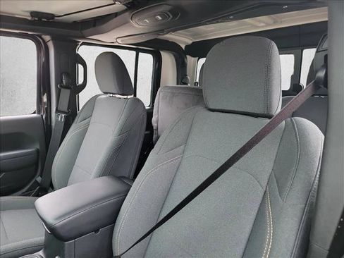 Used 2025 Jeep Gladiator Sport image 13