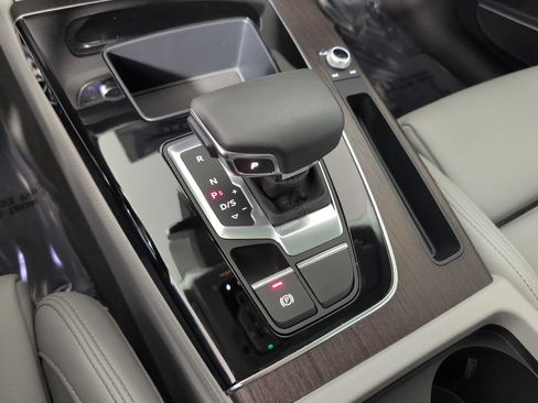 Certified 2025 Audi Q5 2.0T Premium Plus w/ Premium Plus Package image 16