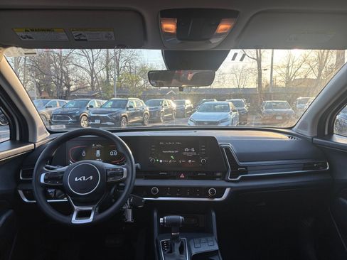 Used 2025 Kia Sportage LX image 31