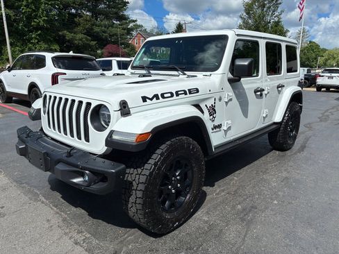 Used 2019 Jeep Wrangler Unlimited Sahara w/ Quick Order Package 24M Moab AWD/4WD image 3