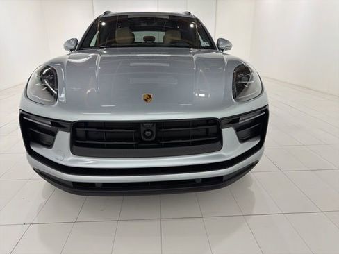 Used 2025 Porsche Macan image 8