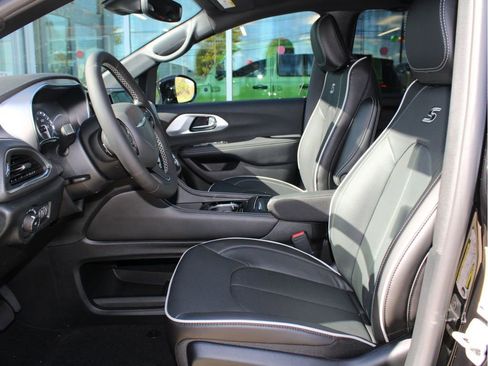 New 2026 Chrysler Pacifica Limited w/ S Appearance Package image 11