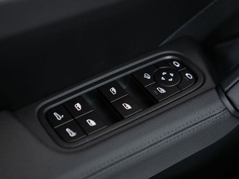 New 2026 Porsche Cayenne image 18