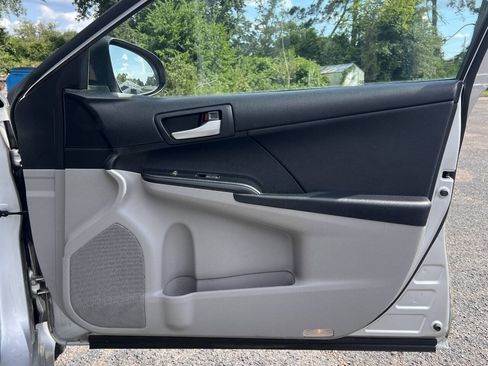 Used 2014 Toyota Camry FWD image 16