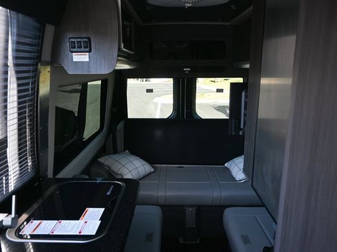 Used 2021 Mercedes-Benz Sprinter 2500 image 18