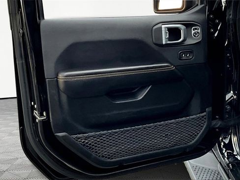 Used 2024 Jeep Wrangler Sahara image 23