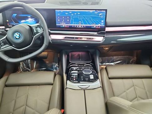 Used 2025 BMW i5 xDrive40 w/ Premium Package AWD/4WD image 91