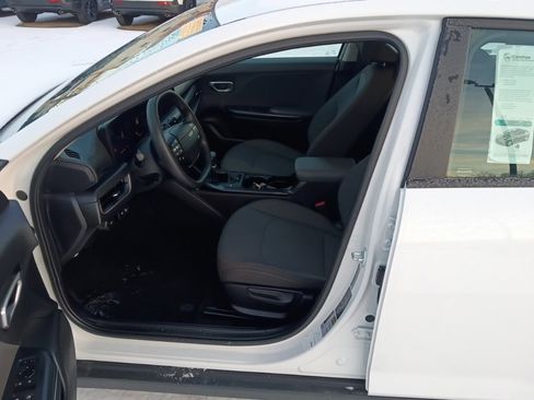 Used 2025 Kia K4 LXS image 3