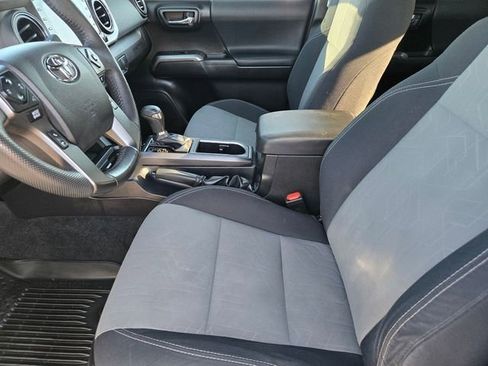 Used 2021 Toyota Tacoma TRD Off-Road w/ Technology Package AWD/4WD image 18