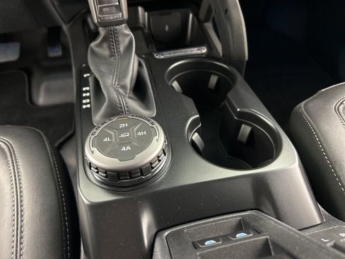 Used 2025 Ford Bronco Badlands image 22