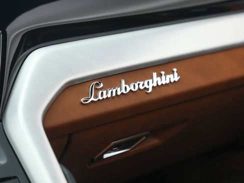 Used 2020 Lamborghini Urus AWD/4WD image 24