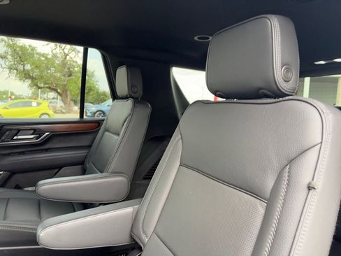 Used 2025 GMC Yukon Denali AWD/4WD image 29