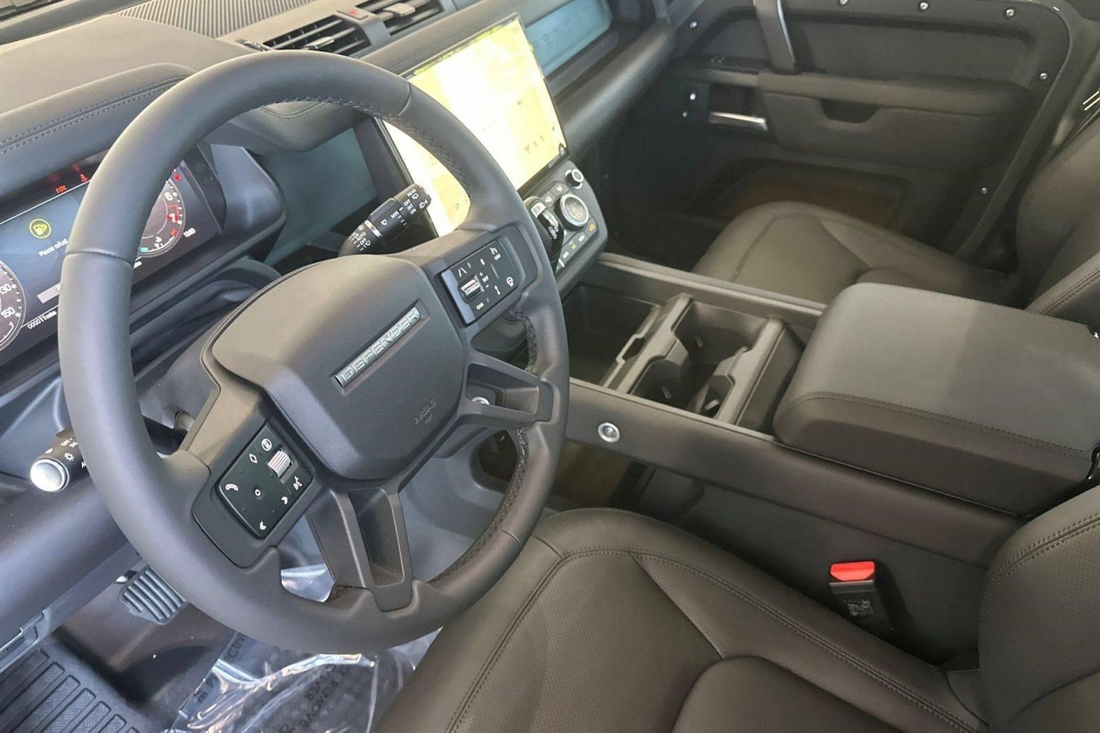 New 2026 Land Rover Defender 110 Trophy Edition AWD/4WD image 4