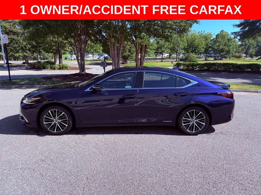 Certified 2022 Lexus ES 300h w/ Premium Package FWD image 4