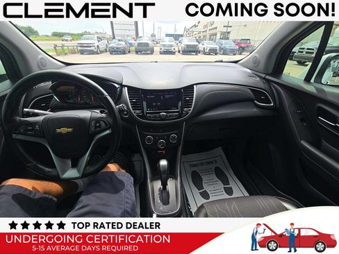 Used 2020 Chevrolet Trax LT w/ LT Convenience Package FWD image 3