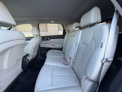 Used 2024 Kia Sorento S w/ Panoramic Sunroof Package FWD image 17
