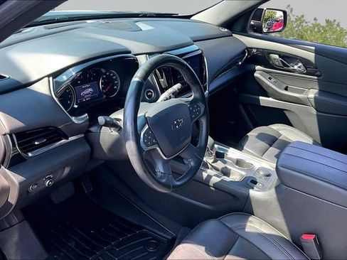 Used 2023 Chevrolet Traverse RS FWD image 12