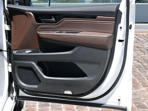 New 2025 Honda Odyssey Touring image 11