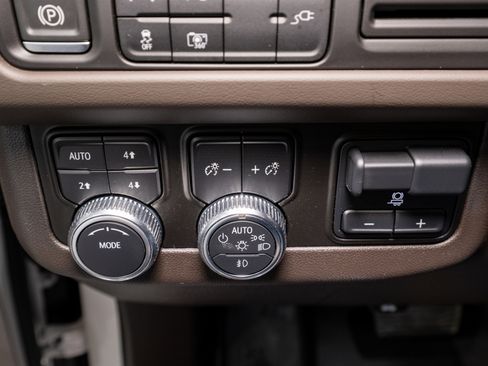 Used 2022 GMC Yukon SLT w/ SLT Luxury Package image 31