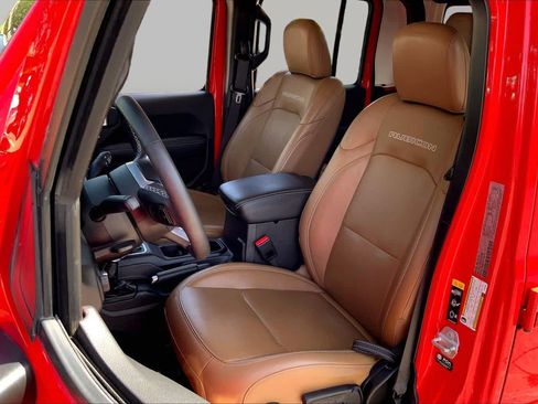 Used 2023 Jeep Gladiator Rubicon w/ Cold Weather Group AWD/4WD image 8