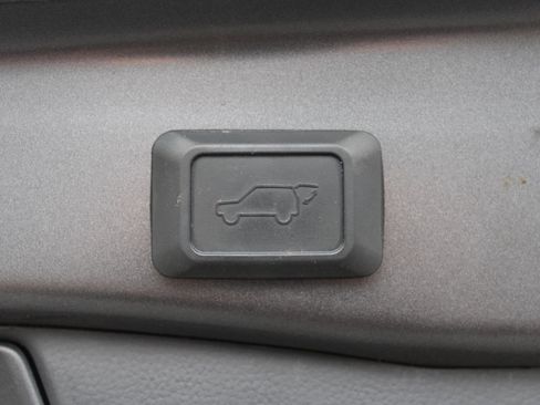 Used 2022 Toyota RAV4 XLE w/ Convenience Package AWD/4WD image 9