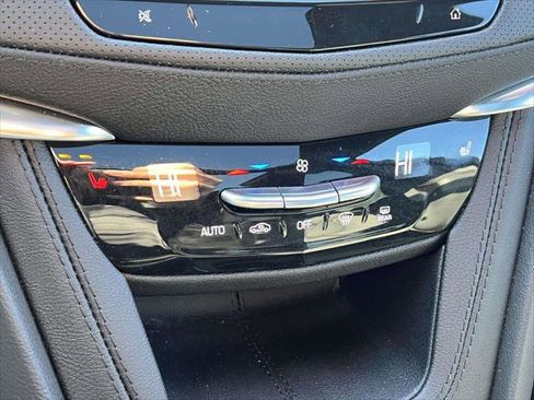 Used 2024 Cadillac XT6 Luxury image 30