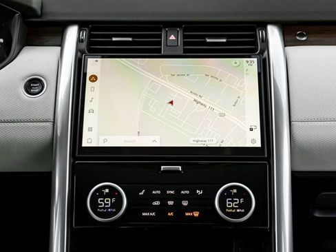 Used 2025 Land Rover Discovery Dynamic SE AWD/4WD image 22