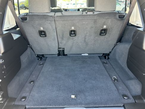 Used 2025 Jeep Wrangler Unlimited Sahara AWD/4WD image 10