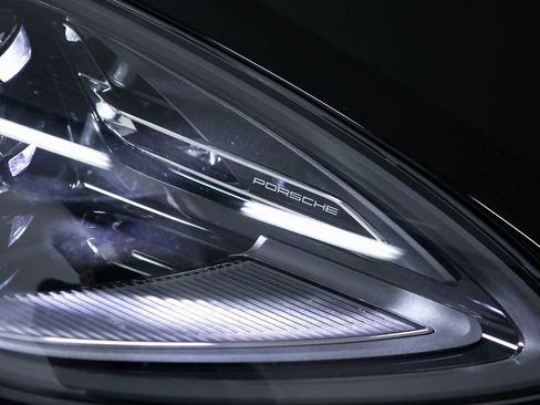 Certified 2025 Porsche Macan image 34