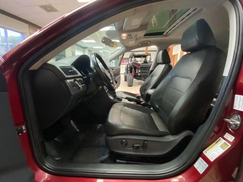 Used 2018 Volkswagen Passat 2.0T SE FWD image 18