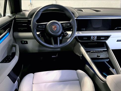 New 2025 Porsche Macan 4 Electric image 15