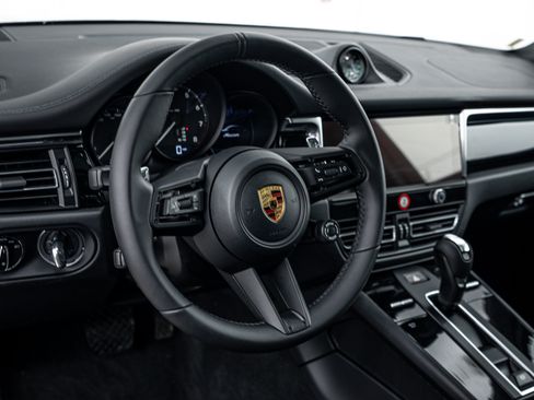 Certified 2026 Porsche Macan image 18