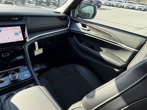 New 2026 Jeep Grand Cherokee Laredo image 32