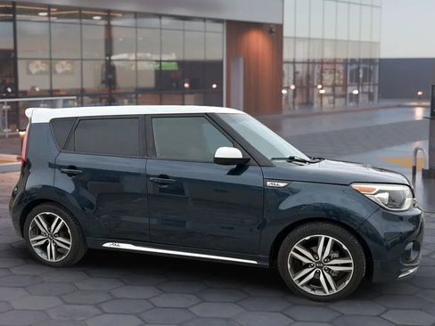 Used 2018 Kia Soul + FWD image 14