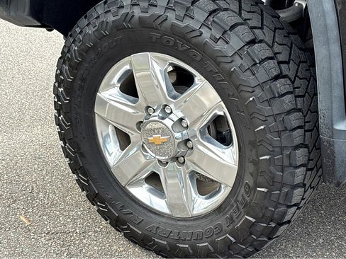 Used 2021 Chevrolet Silverado 2500 LTZ w/ LTZ Texas Edition image 21