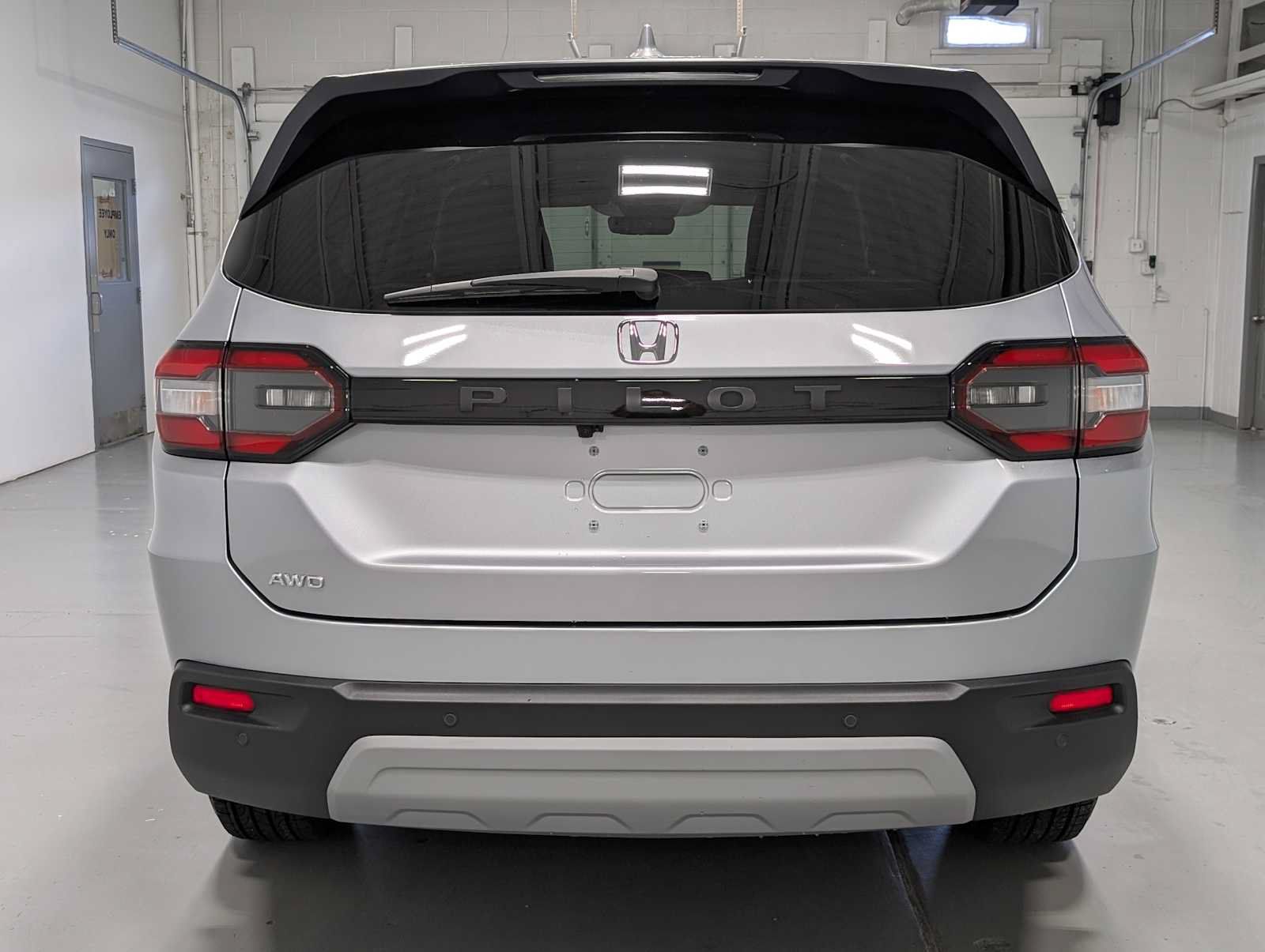 Certified 2025 Honda Pilot EX-L image 9