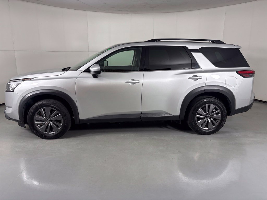Used 2024 Nissan Pathfinder SV FWD image 5