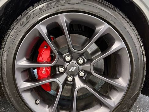 Used 2023 Dodge Challenger R/T w/ Performance Handling Group image 36