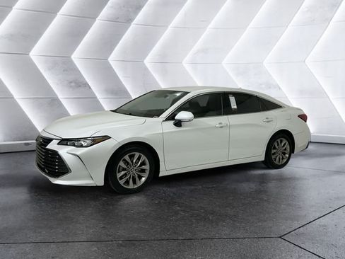 Used 2019 Toyota Avalon XLE w/ All Weather Liner Package FWD image 3