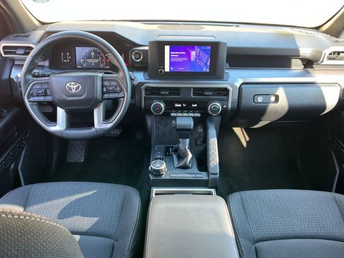Used 2025 Toyota 4Runner SR5 AWD/4WD image 14
