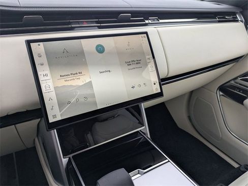 Used 2025 Land Rover Range Rover Long Wheelbase SE image 11